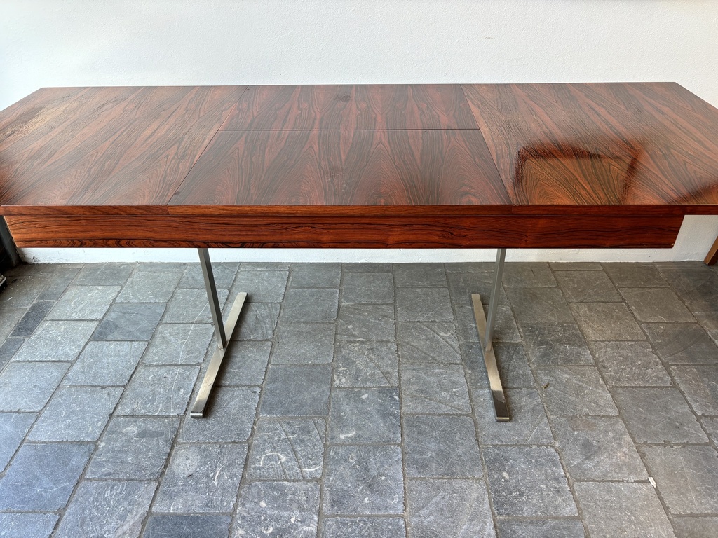 Table en palissandre avec allonge