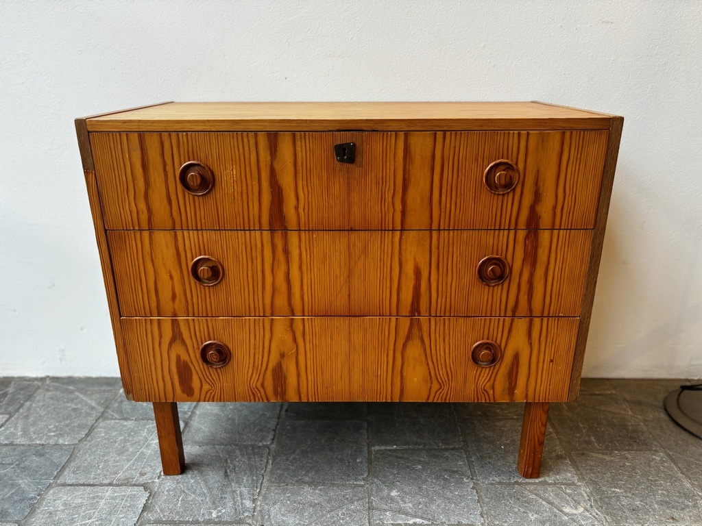 Petite commode en sapin 79.5x40xH68.5