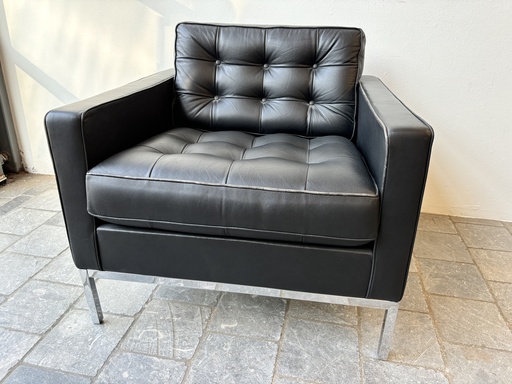 Fauteuil Knoll en cuir noir 