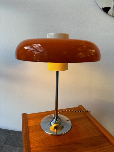 Lampe design orange de la Maison Arlus